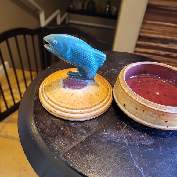 Mid-Century Modern Japanese Ceramic Trinket Dish w/ Fish Lid Signed - Picture 2 of 13